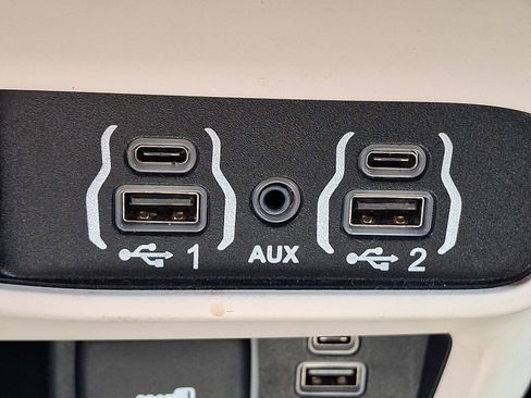 Used 2022 Chrysler Pacifica Touring-L image 24