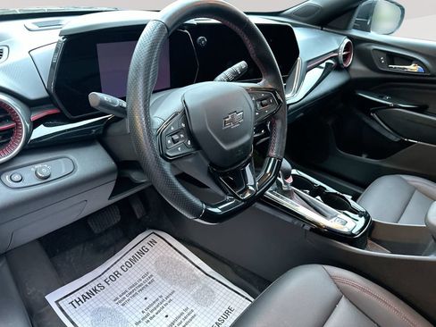 Used 2024 Chevrolet Trax RS w/ Sunroof Package FWD image 14
