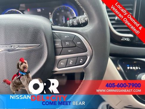 Used 2023 Chrysler Pacifica Touring-L FWD image 19