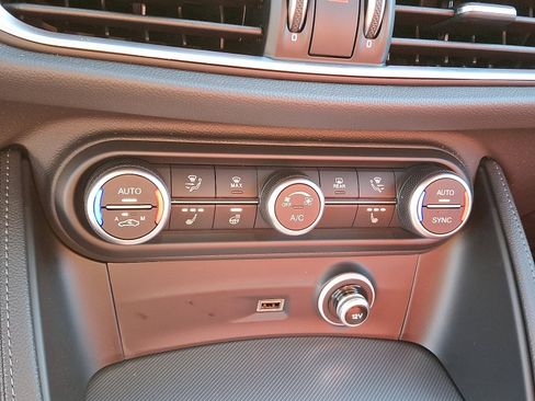 New 2025 Alfa Romeo Stelvio Sprint image 12