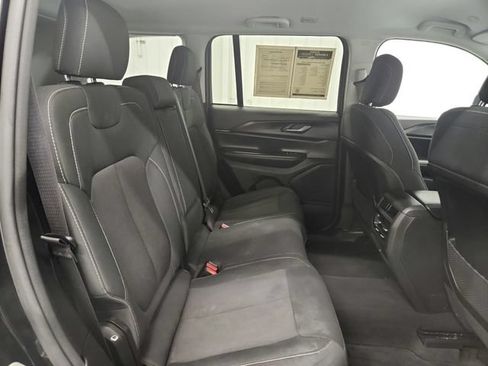 Used 2024 Jeep Grand Cherokee Laredo RWD image 27