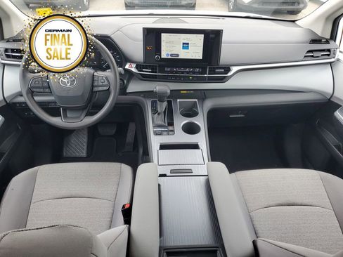 Used 2025 Toyota Sienna LE image 15