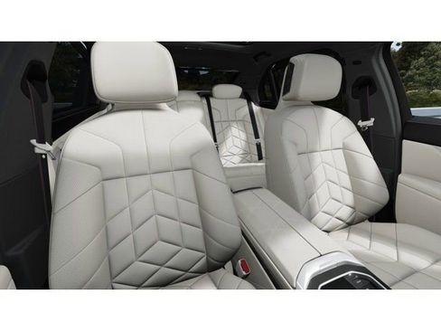 New 2026 BMW 740i xDrive w/ Executive Package image 11