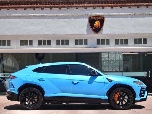 Used 2021 Lamborghini Urus AWD/4WD image 2