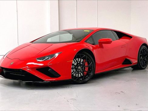 Used 2021 Lamborghini Huracan EVO RWD image 3