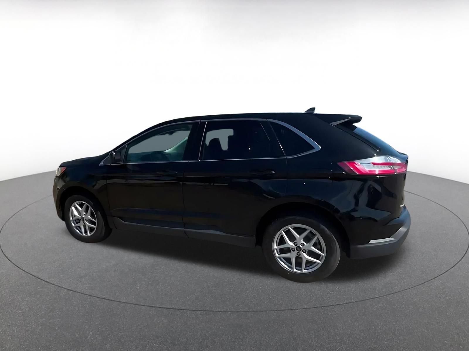 Used 2023 Ford Edge SEL AWD/4WD image 9