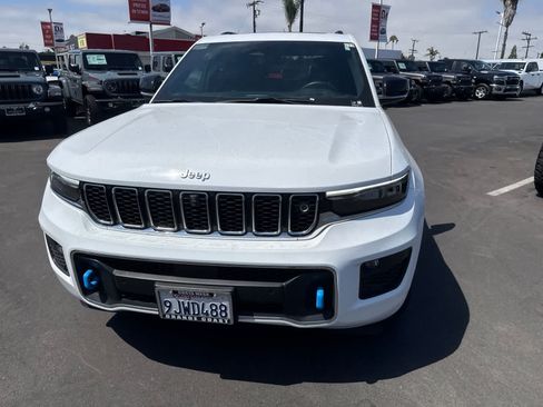 Used 2023 Jeep Grand Cherokee Overland w/ Advanced Protech Group III AWD/4WD image 3