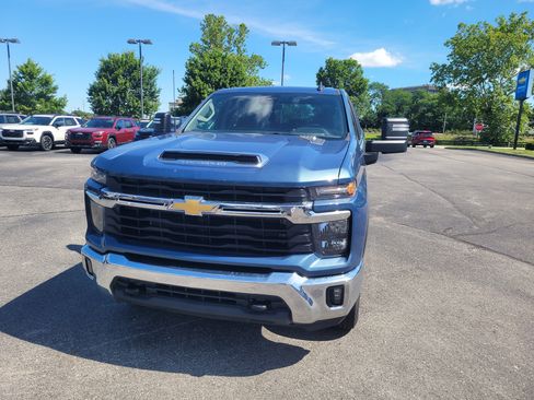 Used 2025 Chevrolet Silverado 2500 LT w/ Convenience Package AWD/4WD image 11