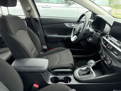 Certified 2022 Kia Forte LXS w/ LXS Technology Package FWD image 26