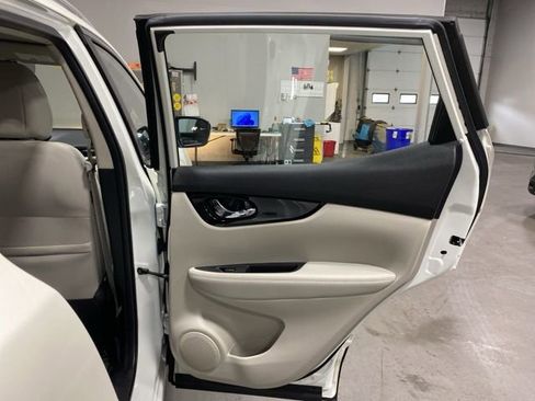 Certified 2022 Nissan Rogue Sport SV image 26