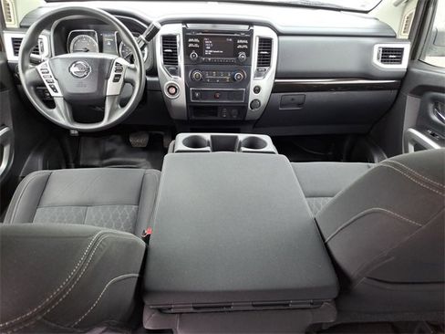 Used 2017 Nissan Titan SV image 7