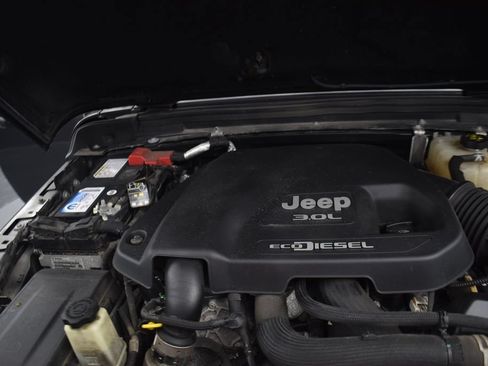 Used 2020 Jeep Wrangler Unlimited Sahara w/ Uconnect 4C Nav & Sound Group AWD/4WD image 11