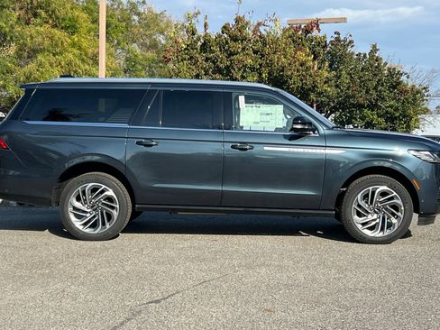 New 2025 Lincoln Navigator L Reserve image 4