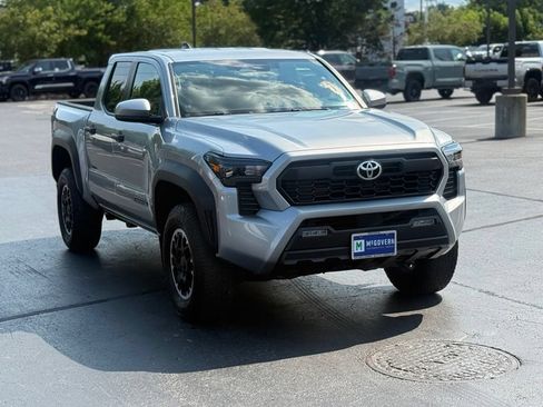 Used 2024 Toyota Tacoma TRD Off-Road AWD/4WD image 11