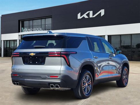 Used 2024 Chevrolet Traverse LS image 5