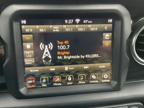 Used 2020 Jeep Wrangler Unlimited Sahara image 35