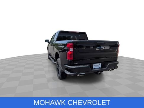 Used 2022 Chevrolet Silverado 1500 Custom Trail Boss w/ Midnight Edition AWD/4WD image 8