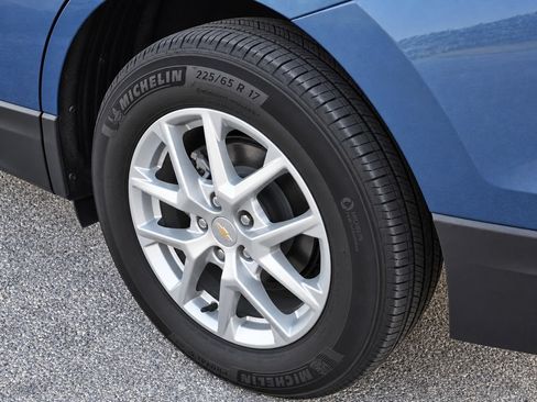 Certified 2024 Chevrolet Equinox LS w/ LS Convenience Package FWD image 11