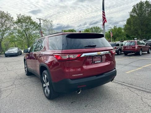 Used 2020 Chevrolet Traverse LT w/ LT Premium Package FWD image 3