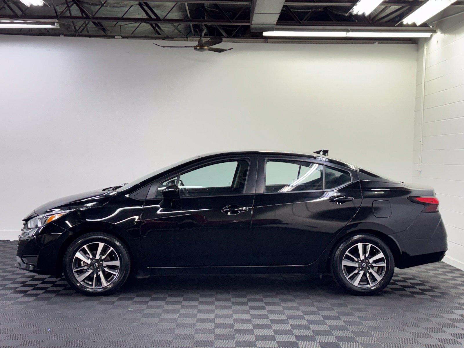 Certified 2024 Nissan Versa SV FWD image 4