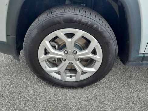Used 2024 Jeep Compass Latitude AWD/4WD image 9