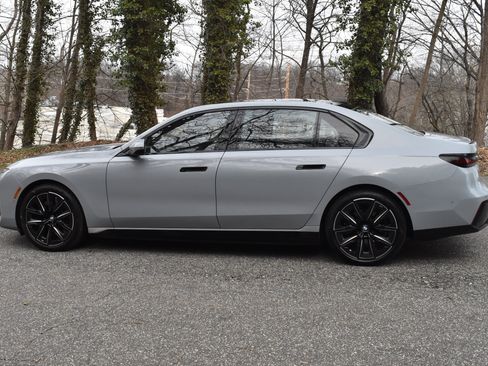 Used 2023 BMW i7 xDrive60 AWD/4WD image 5