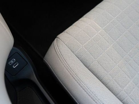 Certified 2025 Honda HR-V LX image 26