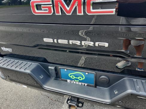 Certified 2024 GMC Sierra 1500 AT4 w/ Technology Package AWD/4WD image 4