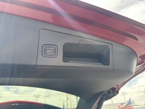 Used 2018 Cadillac XT5 Luxury w/ Driver Awareness Package image 33