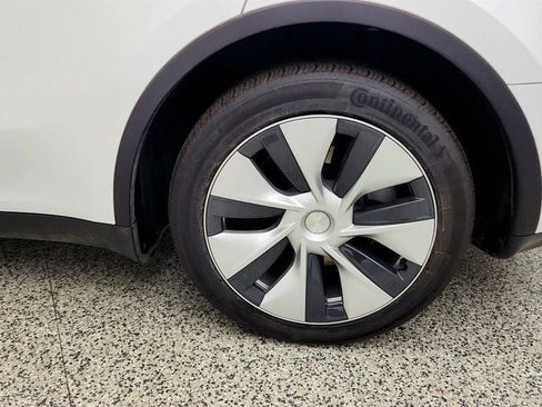 Used 2023 Tesla Model Y AWD image 9