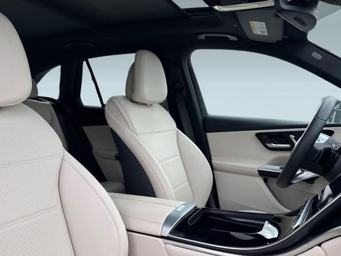Certified 2025 Mercedes-Benz GLC 300 4MATIC image 32