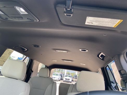 Used 2023 Chevrolet Traverse LT w/ LPO, Cargo Package AWD/4WD image 28
