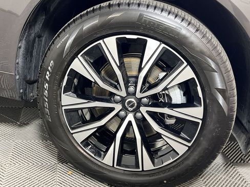 Certified 2025 Volvo XC60 B5 Core w/ Climate Package image 18