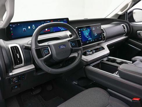 Certified 2025 Ford Expedition Active AWD/4WD image 12