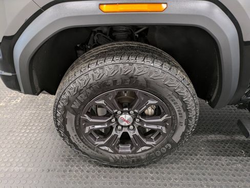 Used 2024 GMC Canyon Elevation w/ Elevation Premium Package image 7