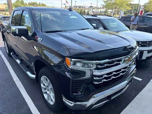 Used 2022 Chevrolet Silverado 1500 LTZ w/ LTZ Premium Package AWD/4WD image 6