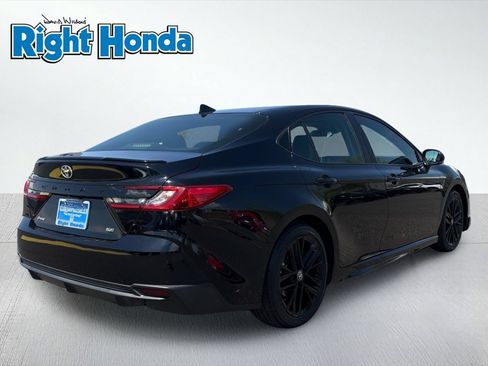 Used 2025 Toyota Camry SE FWD image 7