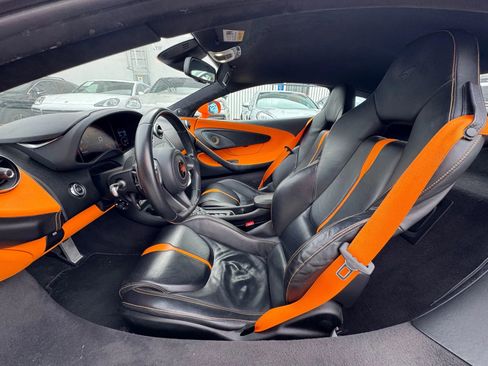 Used 2017 McLaren 570S Coupe 2D image 9