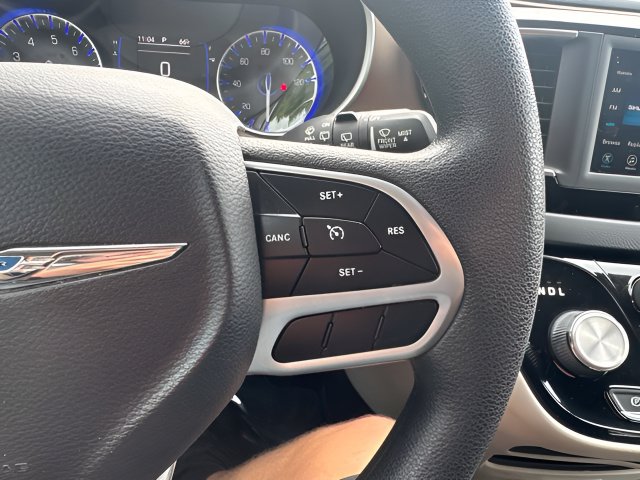 Certified 2018 Chrysler Pacifica Touring w/ Security Group FWD image 15