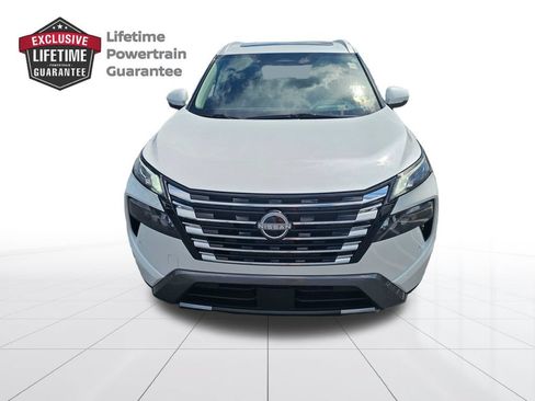 Used 2025 Nissan Rogue SL w/ Tech Package FWD image 4
