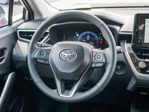Used 2026 Toyota Corolla Cross LE image 16