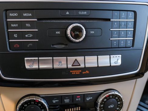 Used 2017 Mercedes-Benz GLE 350 w/ Premium 1 Package image 27