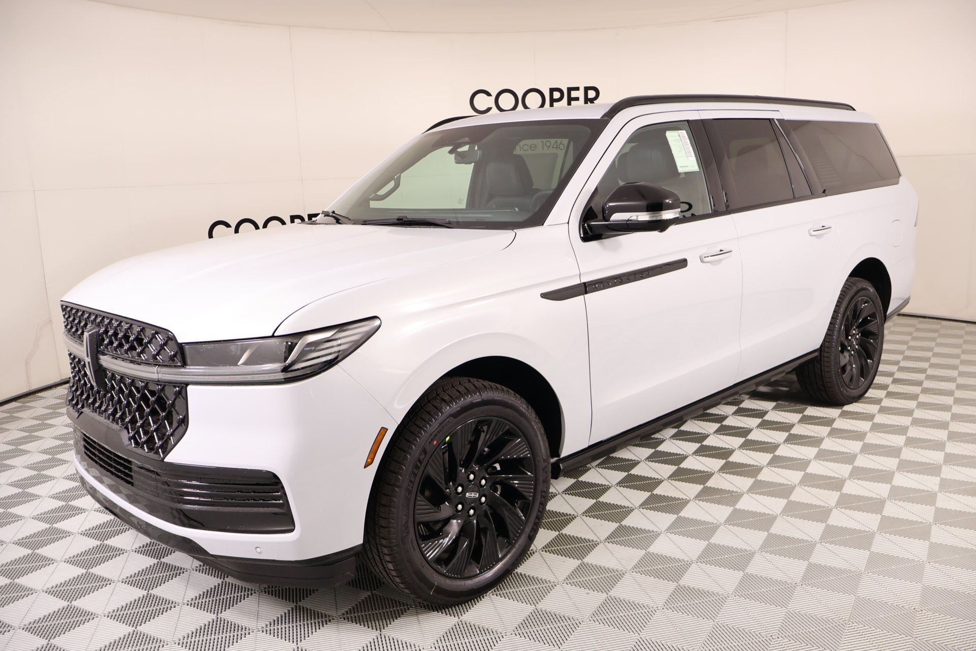 New 2026 Lincoln Navigator L Reserve w/ Jet Appearance Package AWD/4WD image 10