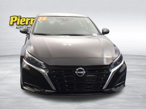 Used 2025 Nissan Altima 2.5 SV FWD image 6