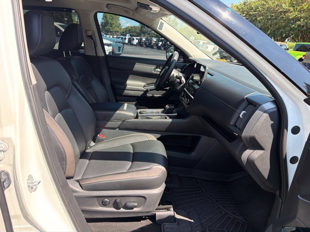 Used 2023 Nissan Pathfinder SL w/ SL Premium Package AWD/4WD image 12