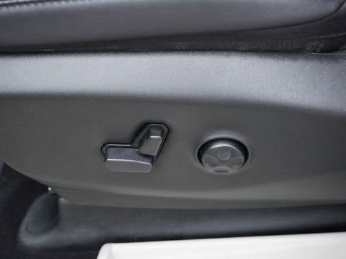 Certified 2024 Chrysler Pacifica Touring-L image 25