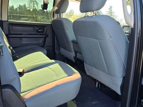 Used 2018 RAM 2500 Tradesman w/ Chrome Appearance Group image 16