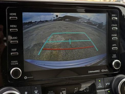 Used 2022 Toyota Highlander XLE image 17