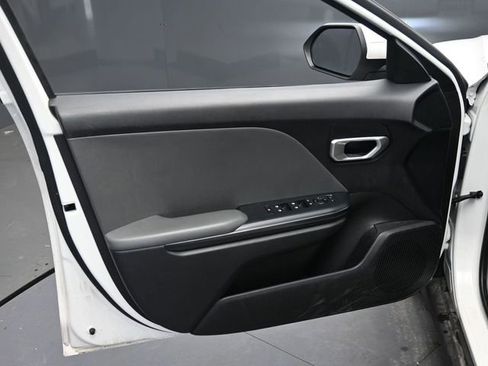 Used 2025 Kia K4 LXS image 13
