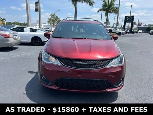 Used 2019 Chrysler Pacifica Touring-L Plus w/ S Appearance Package FWD image 2